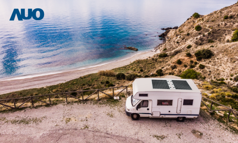 「可撓輕量化太陽光電板SunCurva」使用輕量特殊耐候型複合板取代傳統太陽能板的玻璃前板，不僅降低70%重量，每米平方僅3Kg；具有抗衝擊性能及通過電磁相容性測試，可應用於交通運輸工具，如露營車、遊艇等